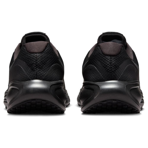 Nike Revolution 8